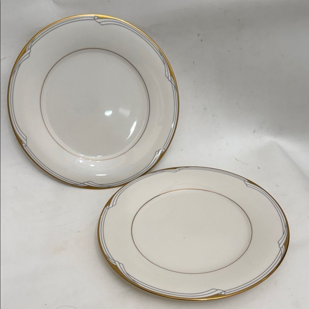 Noritake Golden Cove Fine China Japan 7719 White Ivory Gold Accent Dinner Plate